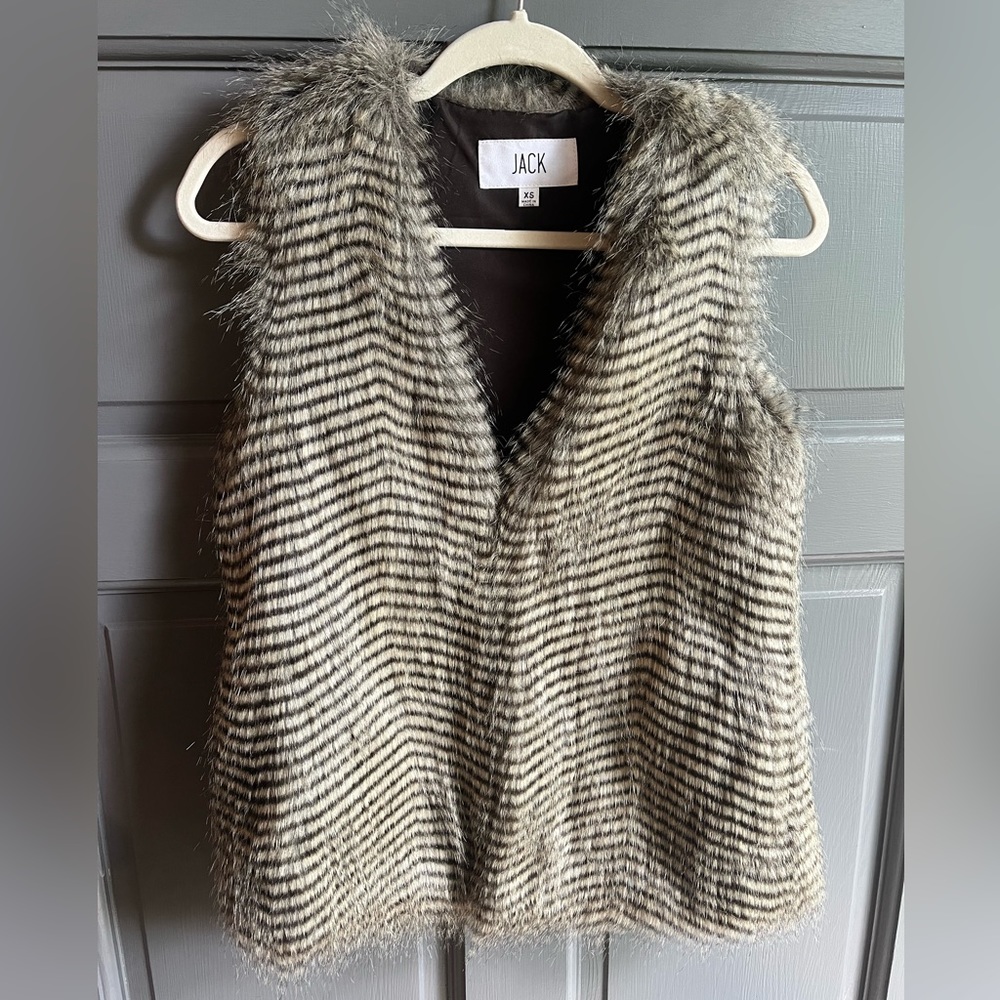 Faux‎ Fur Boho Gray/Brown Vest - Picture 2 of 5